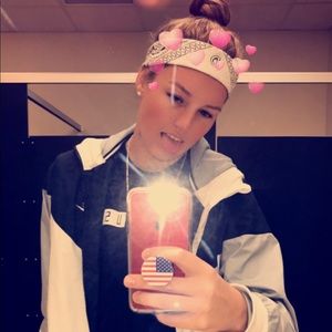 Meet your Posher, Alexis